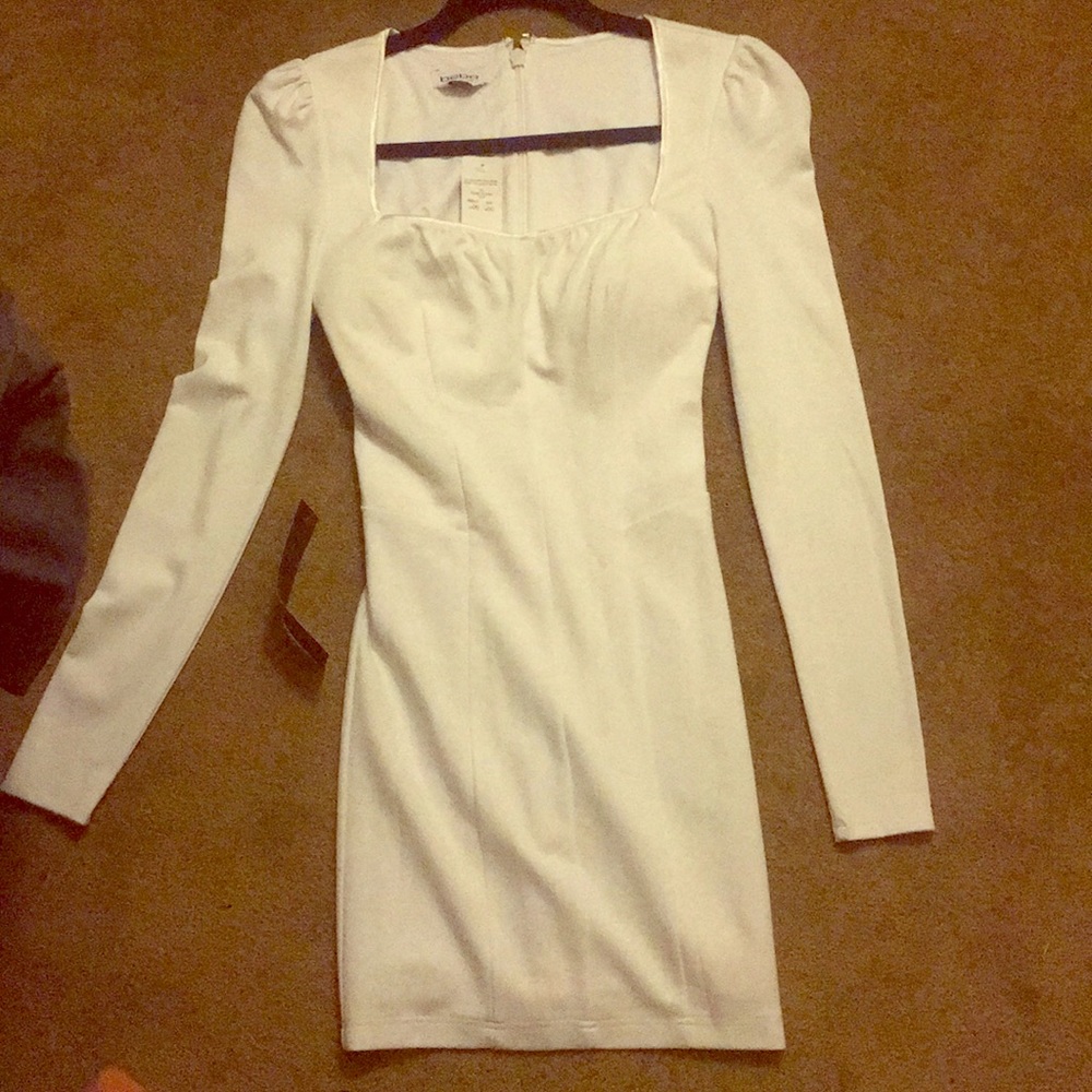 Long sleeve fitted white dress